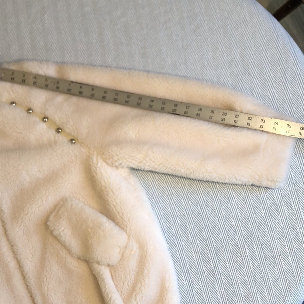 Faux Fur Shearling Off-White Jacket/Coat Winter, Pit to Pit 23" Pre-Owned - Picture 10 of 16